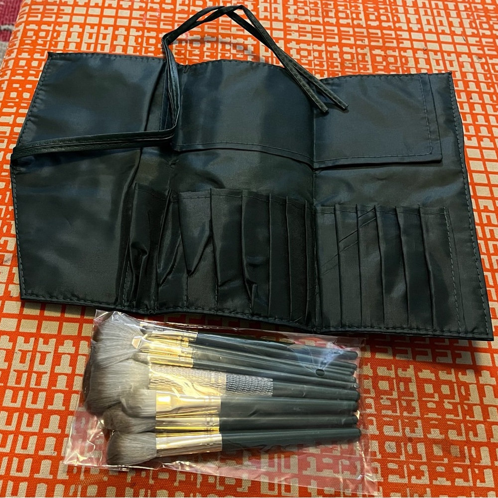 Makeup Brush Set with Case